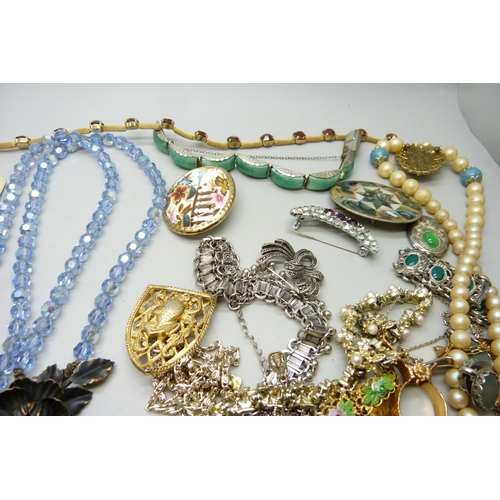 7194 - Vintage costume jewellery