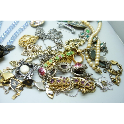 7194 - Vintage costume jewellery