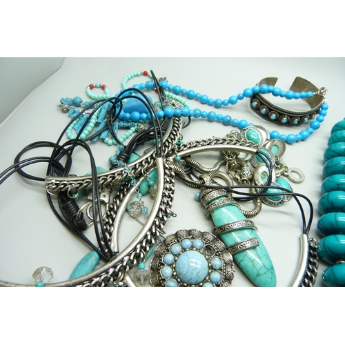 7195 - Turquoise and turquoise coloured jewellery