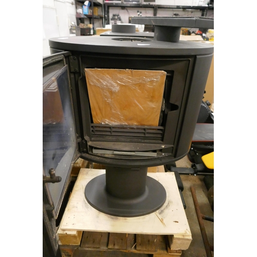 5267 - A Clarke Dorchester cast iron wood burning stove with pedestal base 21/0134* This lot is subject to ... 