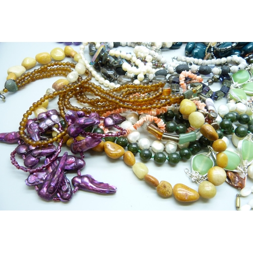 7196 - Assorted gemstone and freshwater pearl jewellery