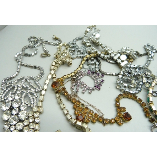 7197 - A collection of vintage paste jewellery