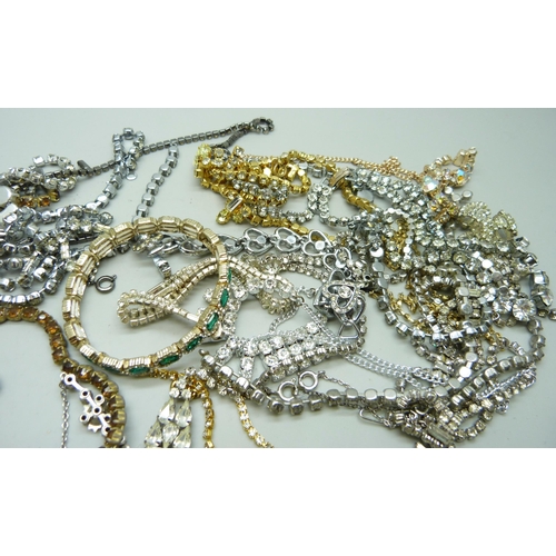 7197 - A collection of vintage paste jewellery