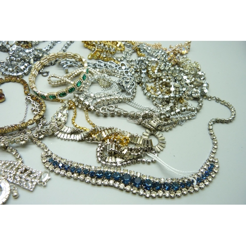 7197 - A collection of vintage paste jewellery