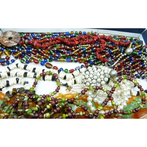 7203 - Assorted bead and other necklaces