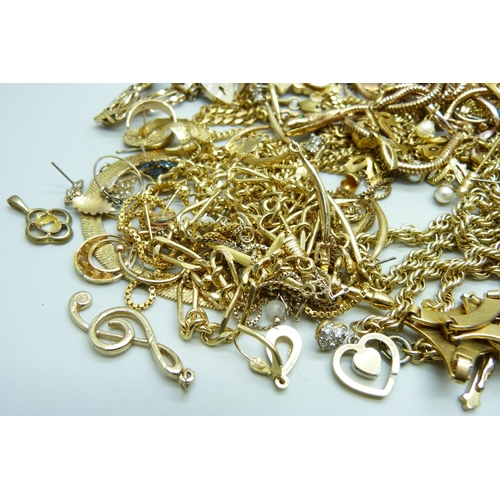 7209 - A collection of gold-tone jewellery