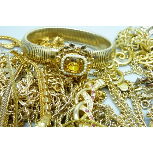 7214 - Gold-tone jewellery