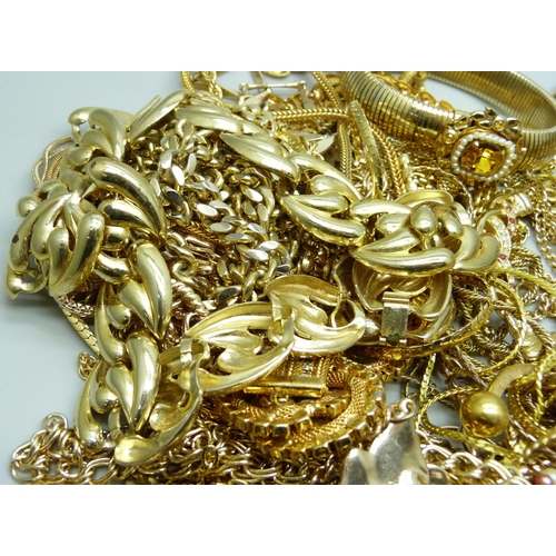 7214 - Gold-tone jewellery