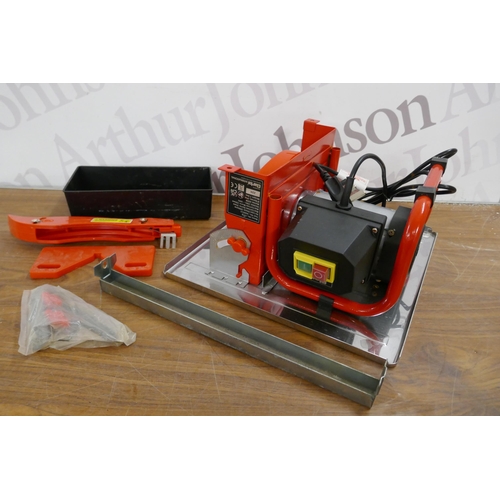 5316 - A Clarke ETC8 230v 450w electric tile cutter - sold as scrap (please note that items appearance may ... 