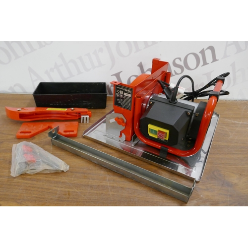 5319 - A Clarke ETC8 230v 450w electric tile cutter - sold as scrap (please note that items appearance may ... 