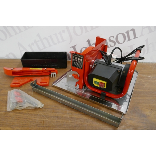 5320 - A Clarke ETC8 230v 450w electric tile cutter - sold as scrap (please note that items appearance may ... 