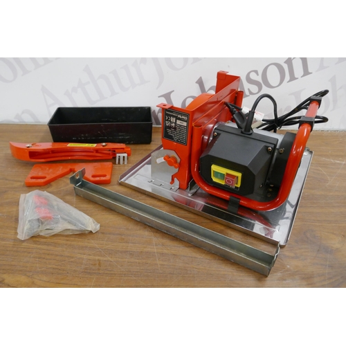 5328 - A Clarke ETC8 230v 450w electric tile cutter - sold as scrap (please note that items appearance may ... 