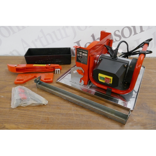 5336 - A Clarke ETC8 230v 450w electric tile cutter - sold as scrap (please note that items appearance may ... 