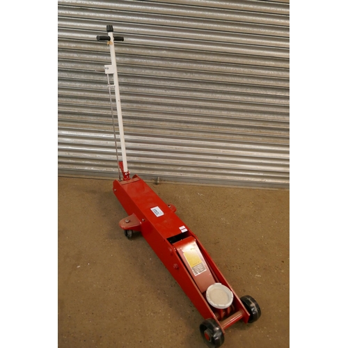 5351 - A 10 ton heavy duty hydraulic floor jack - with handle 14/0309* This lot is subject to VAT