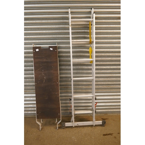 5359 - A 6 rung alloy ladder with work platform