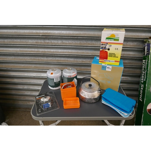 5364 - A quantity of camping items including an Evercool coolbox, 2 tents, camping table, gas burners, gas ... 