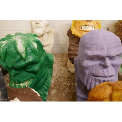 5373 - 6 concrete busts featuring Marvel Comics characters including Wolverine, The Thing, Thanos, The Hulk... 