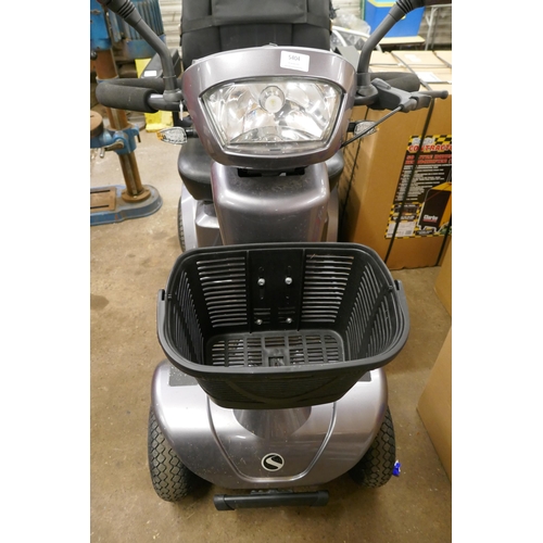 5404 - A Sterling S425 mobility scooter with key and charger