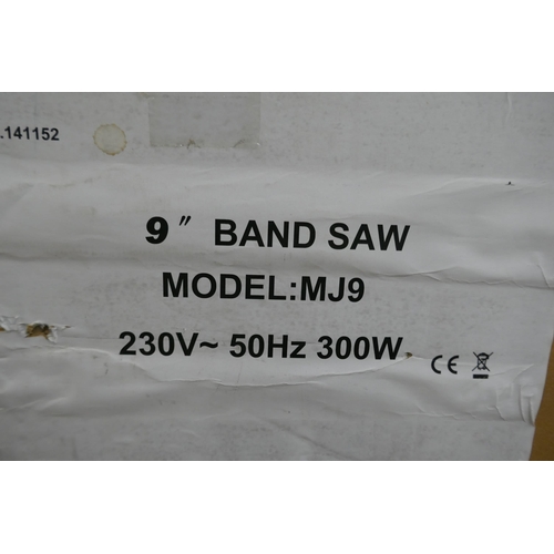 5422 - A boxed model MJ9 230v 300w 9” band saw* This lot is subject to VAT