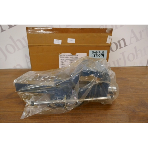 5424 - A heavy duty all steel precision bench vice with fine adjustment screws* This lot is subject to VAT