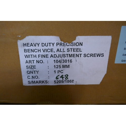 5424 - A heavy duty all steel precision bench vice with fine adjustment screws* This lot is subject to VAT