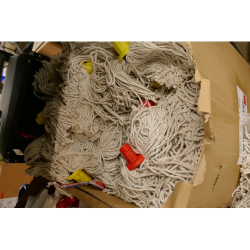 5430 - A large quantity of mop heads