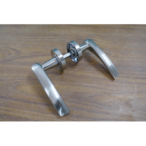 5452 - 6 boxed access hardware door handles