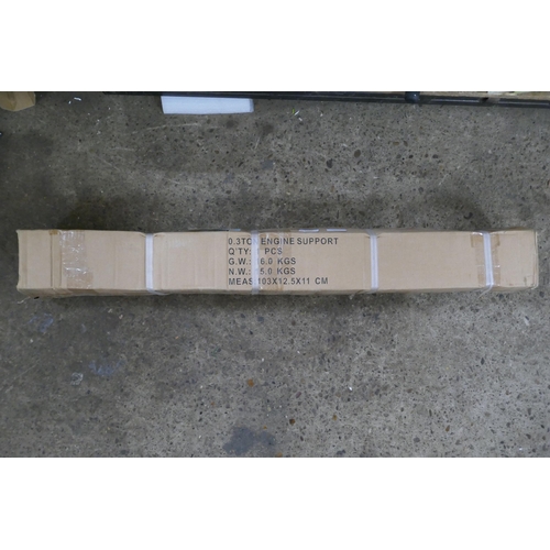 5497 - A boxed sample CEC500DS 0.3 ton engine support* This lot is subject to VAT