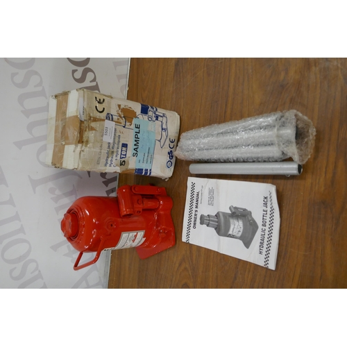 5503 - A 10 tonne hydraulic bottle jack and a 5 tonne hydraulic bottle jack* This lot is subject to VAT