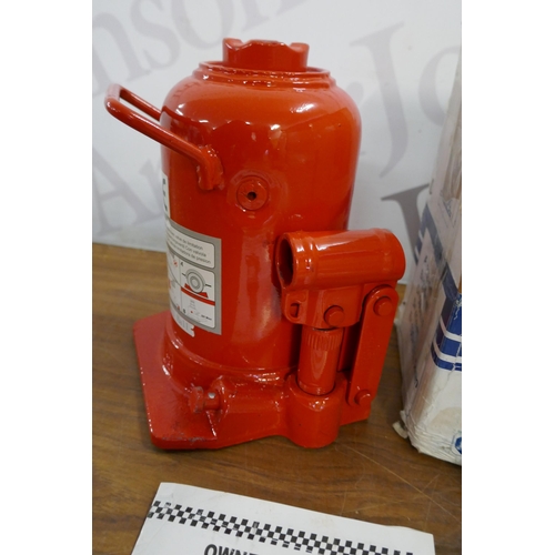 5503 - A 10 tonne hydraulic bottle jack and a 5 tonne hydraulic bottle jack* This lot is subject to VAT