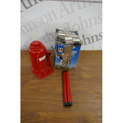 5504 - Two 15 tonne hydraulic bottle jacks* This lot is subject to VAT