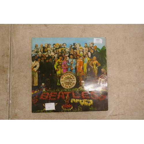 5207 - A Beatles Sgt Peppers Lonely Hearts Club Band LP record