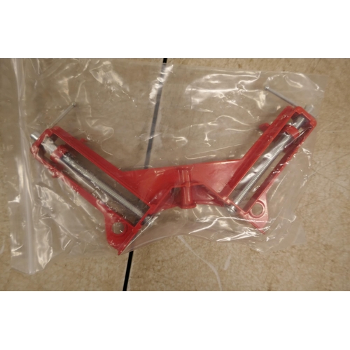 5210 - 4 carpenters corner clamps