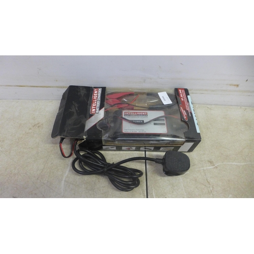 5013 - Two intelligent battery chargers and a Clarke engine diagnostic EOBD/OBD II auto scanner and fault r... 