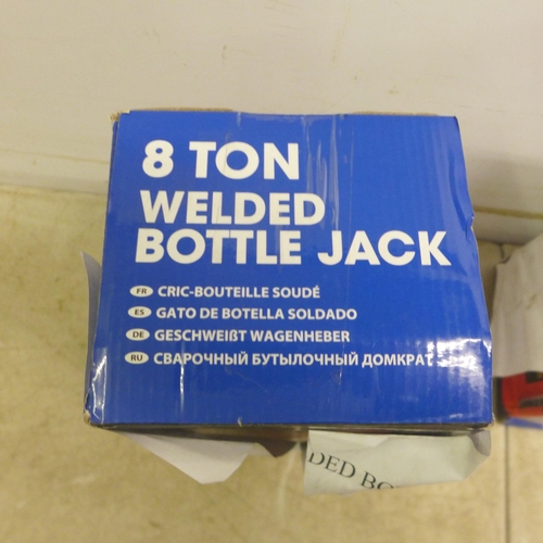 5031 - A 10 tonne welded bottle jack and an 8 tonne welded bottle jack 21/0123* This lot is subject to VAT