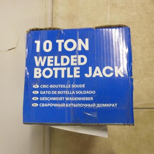 5031 - A 10 tonne welded bottle jack and an 8 tonne welded bottle jack 21/0123* This lot is subject to VAT