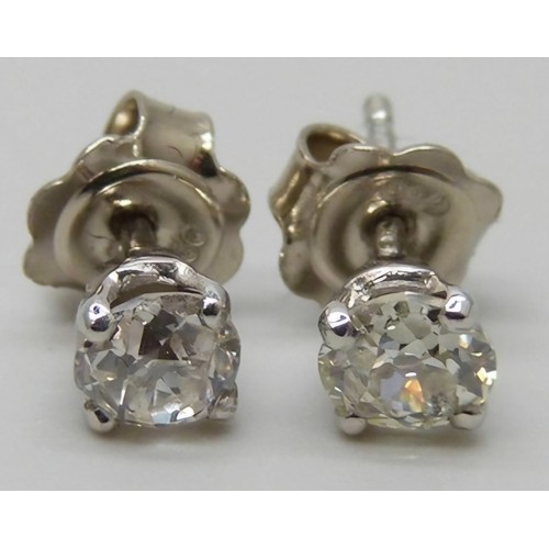 7002 - A pair of hallmarked 18ct white gold diamond stud earrings, total diamond weight 0.92cts