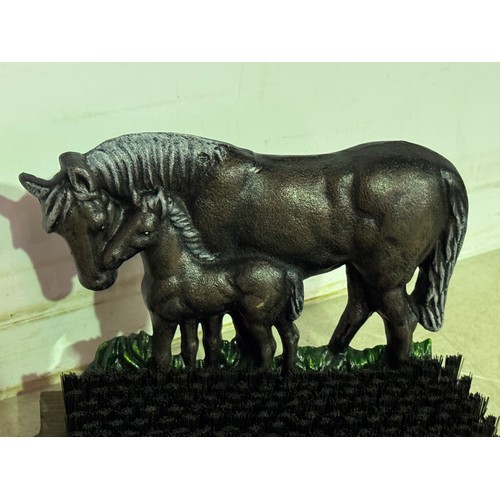 5150 - A cast metal horse and foal doorstop with shoe/boot brush* This lot is subject to VAT