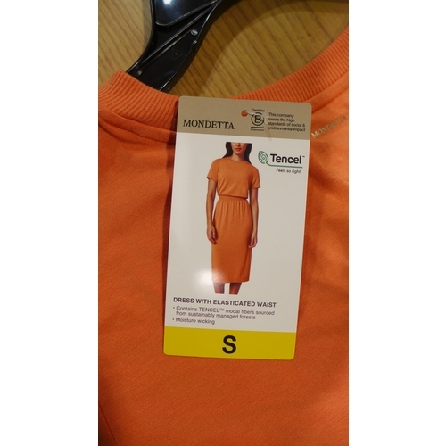 6101 - Mondetta elasticated waist dresses x 8 in orange, size small with tags (343) *This lot is subject to... 