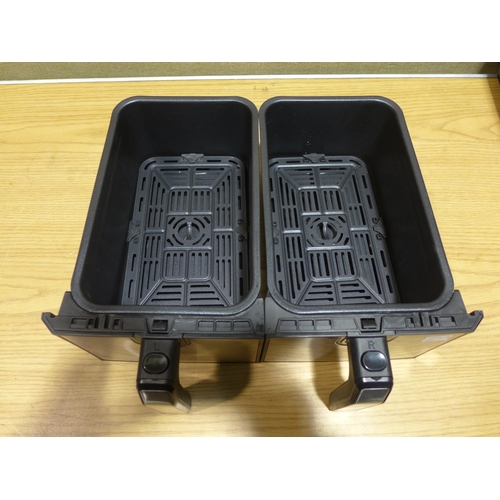 6127 - Sur La Table Air Fryer  - This lot requires a UK adapter (343-118) *This lot is subject to Vat