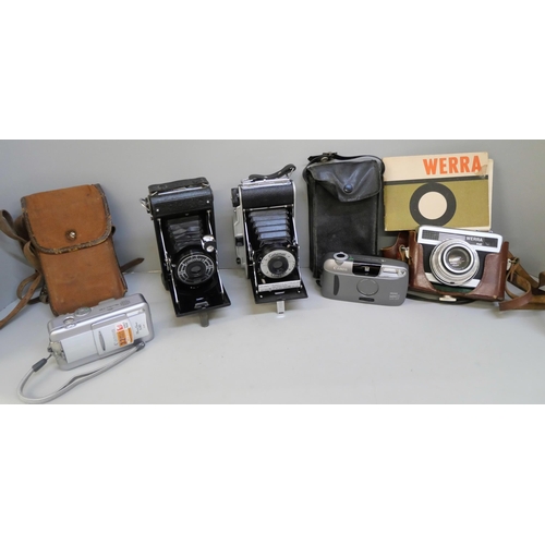 2042 - Five cameras including two Coronet dating back to the early 1960s and a Werra with instructions