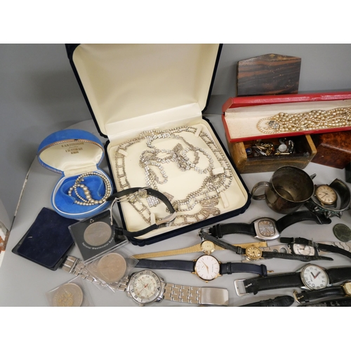 2085 - A collection of flatware, coins, etc.