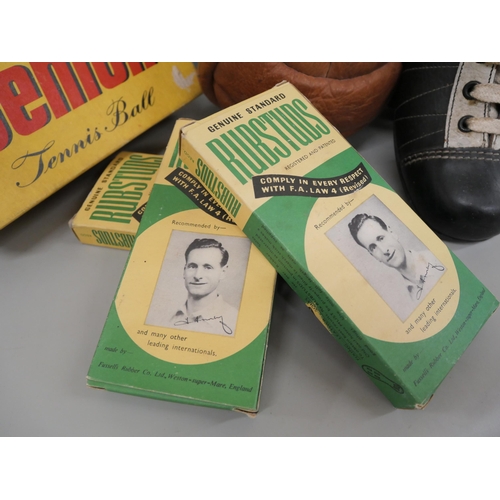 2096 - A pair of vintage football boots, Spalding Kroflite size 3, Tom Finney boxes of studs (3), boxed ten... 