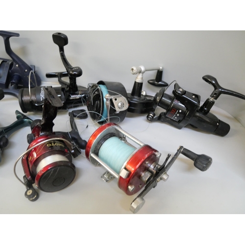 2107 - A collection of spinner fishing reels and spools of line, Daiwa, AVS, Okuma, Tenax and others