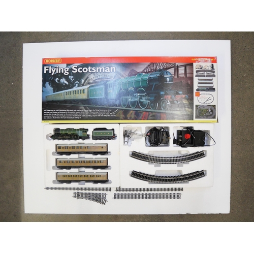 2112 - A Hornby OO gauge Flying Scotsman model rail set, boxed, incomplete and a/f