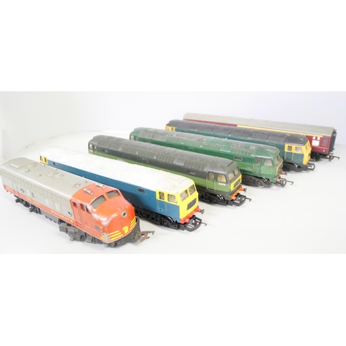 2143 - Five OO gauge locos; four Lima and one Triang and one coach