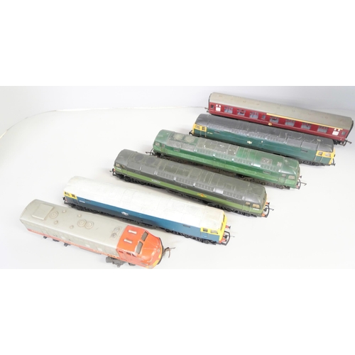 2143 - Five OO gauge locos; four Lima and one Triang and one coach