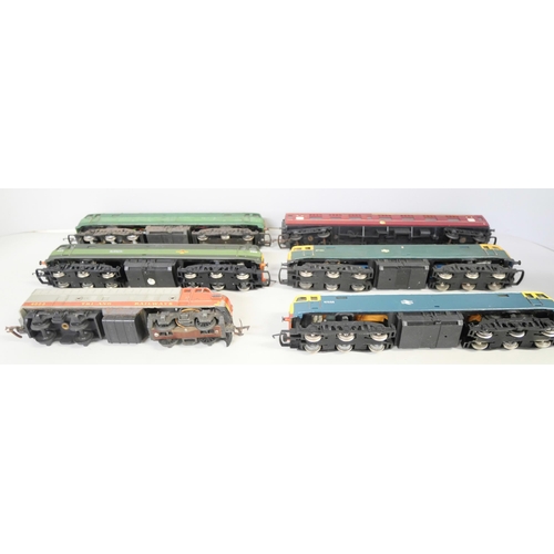 2143 - Five OO gauge locos; four Lima and one Triang and one coach