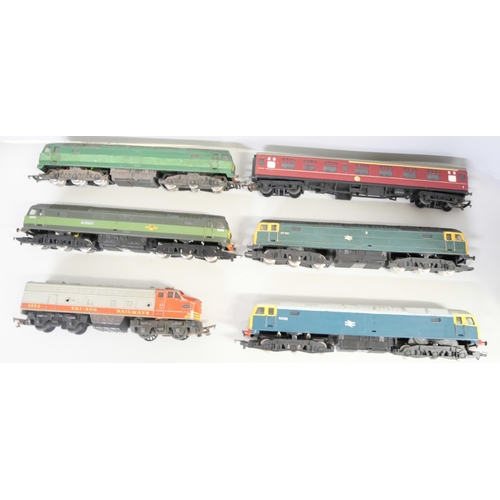 2143 - Five OO gauge locos; four Lima and one Triang and one coach