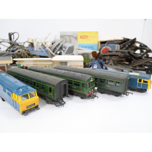 2151 - OO gauge and O gauge model rail, some a/f